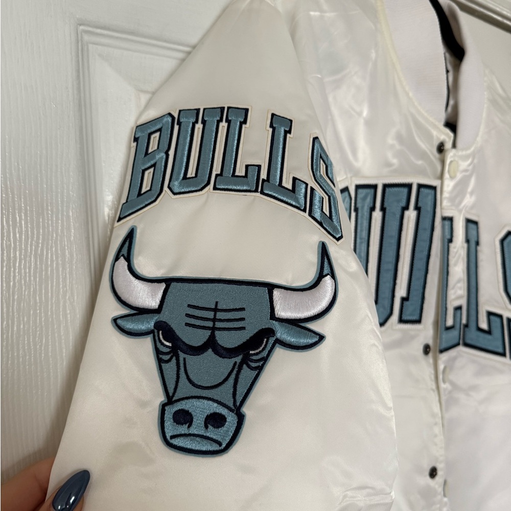 White Bulls Satin Bomber Jacket NBA - Picture 2 of 5